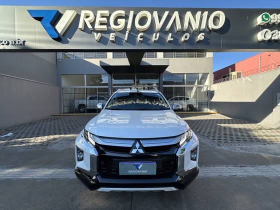 MITSUBISHI L200 TRITON 2.4 16V TURBO DIESEL SPORT HPE-S CD 4P 4X4 AUTOMÁTICO